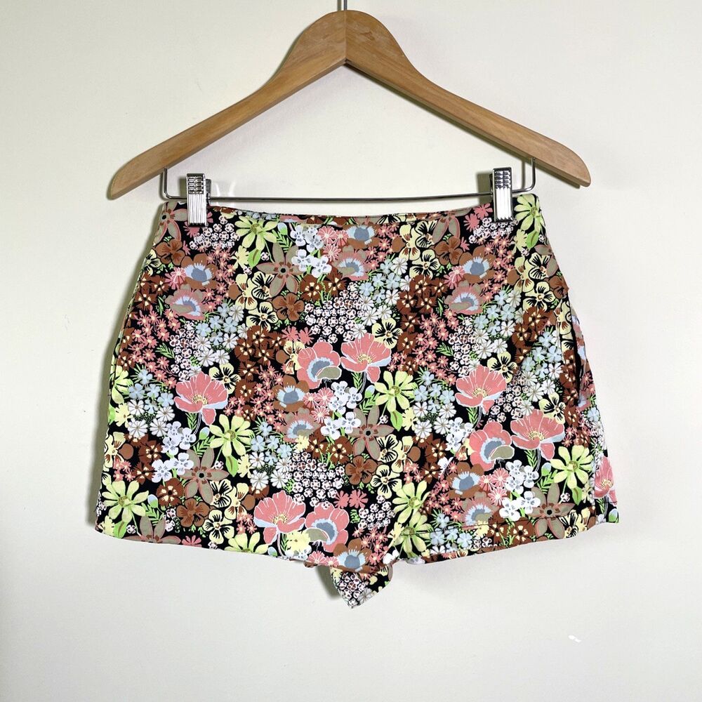 Forever 21 Women's Floral Mini Shorts Size M Pockets Multicolor Boho Festival